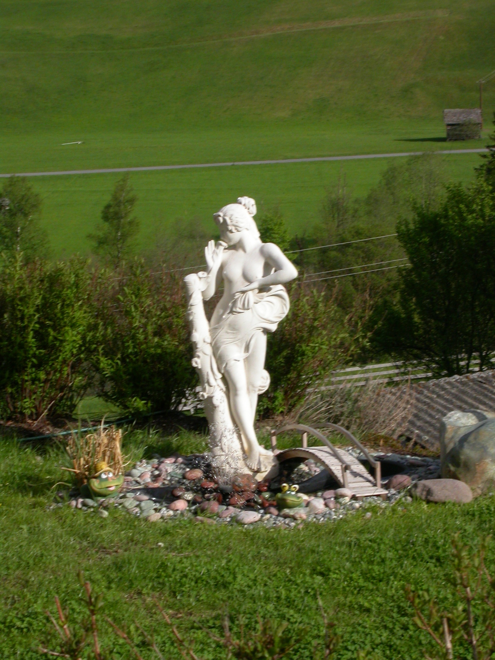 art sculptures marble humanoids statue woman nude breast kissing cloth pond fountain frog alps