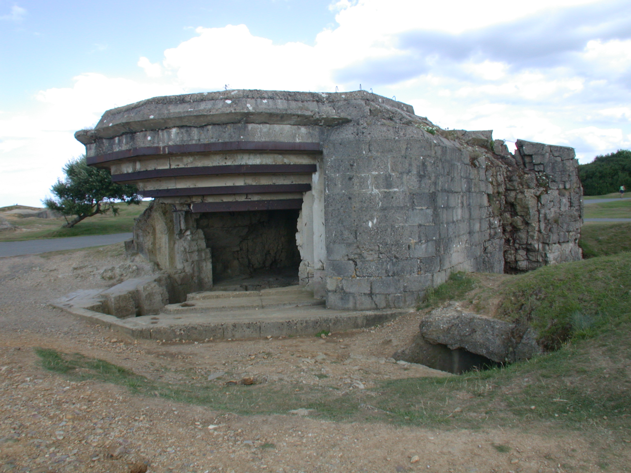 bunker concrete war old