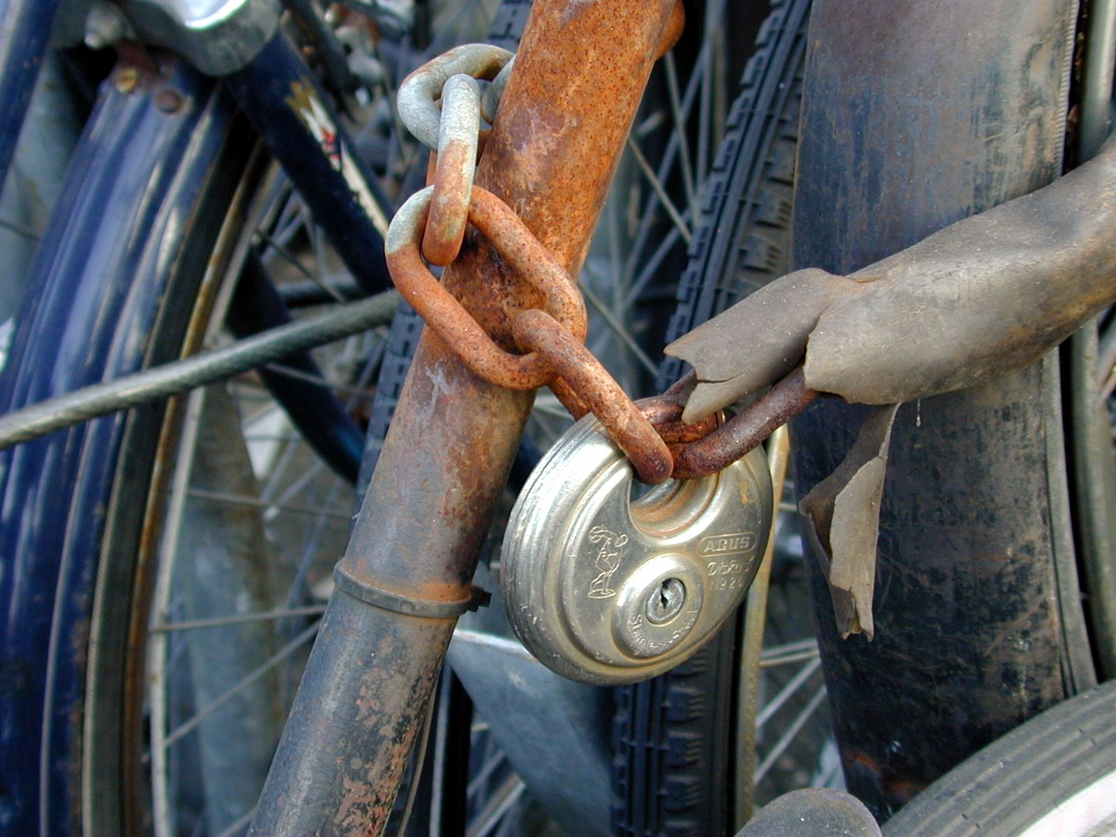 rust metal iron steel dirty lock chain bike
