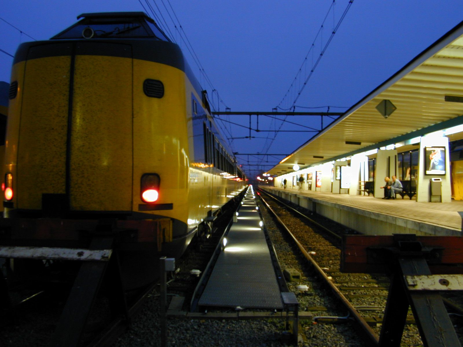 train front night station denhelder intercity images