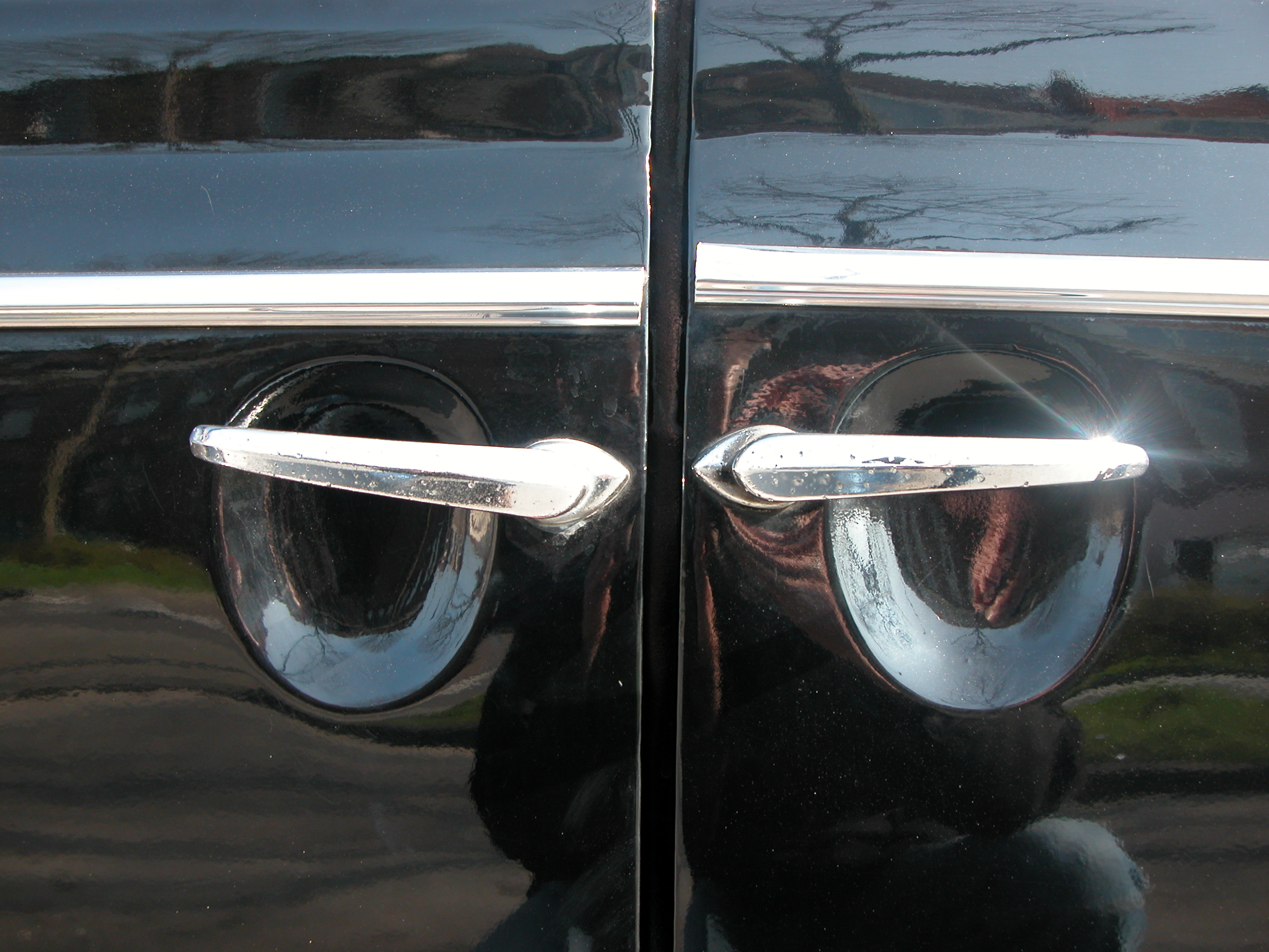 car handles doors reflection chrome