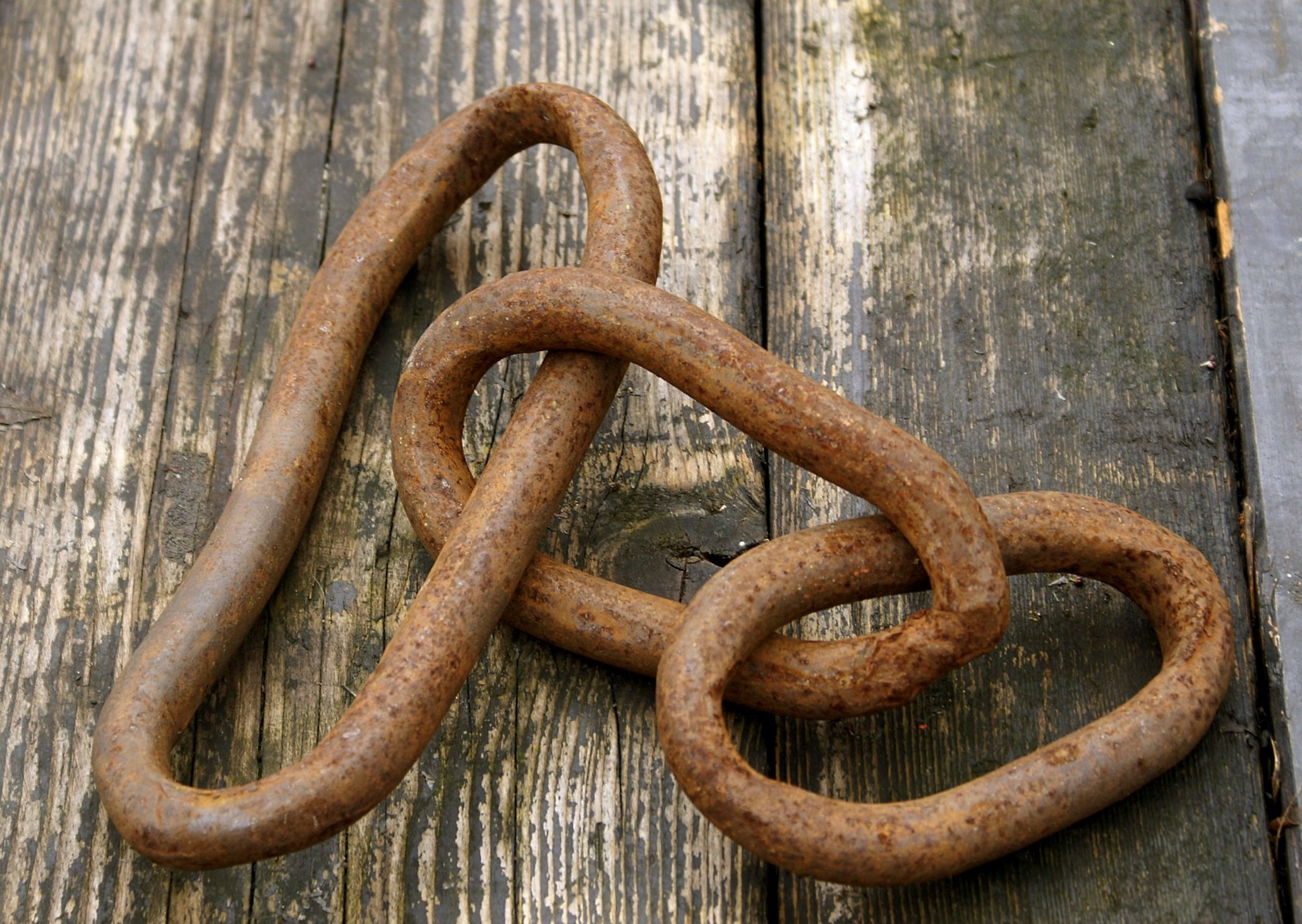 betina chain chains rusted strong steel metal brown