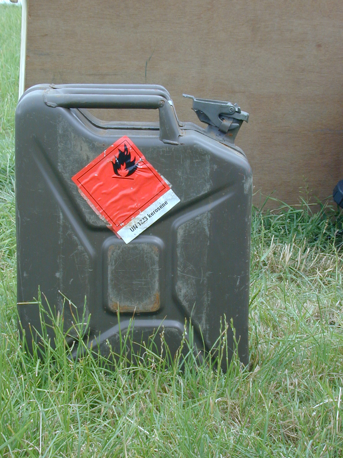 gas jerry can gascan jerrycan military green warning label dangerous flammable inflammable