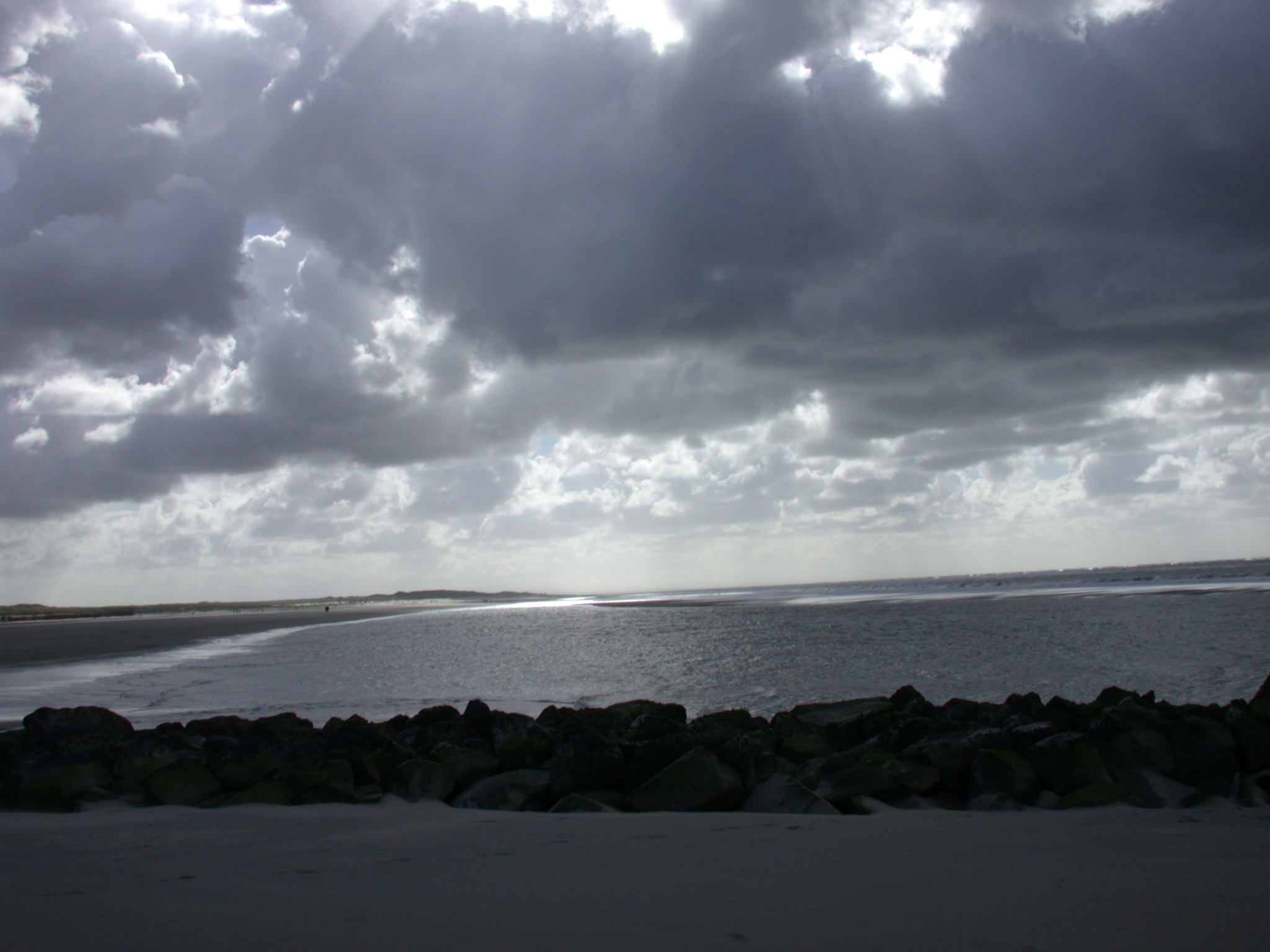 grey winter's day autmun dark sea seaside sea-side shore light sunlight rays sunrays