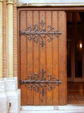 door wood iron bolts beersel bricks brickwork 