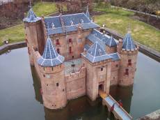 dario castle muiderslot keep moat madurodam miniature