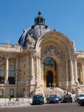 kai baroque building domed pillars dome stone statue
