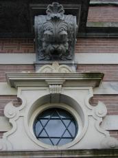 ornament stone carving balcony glass window jew star lion synagoge windowframe frame