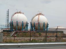 petrochemie  tank  gastank  gastanks  industry  sphere  spheres  flame  chimney  fence  barbwire  industryscape