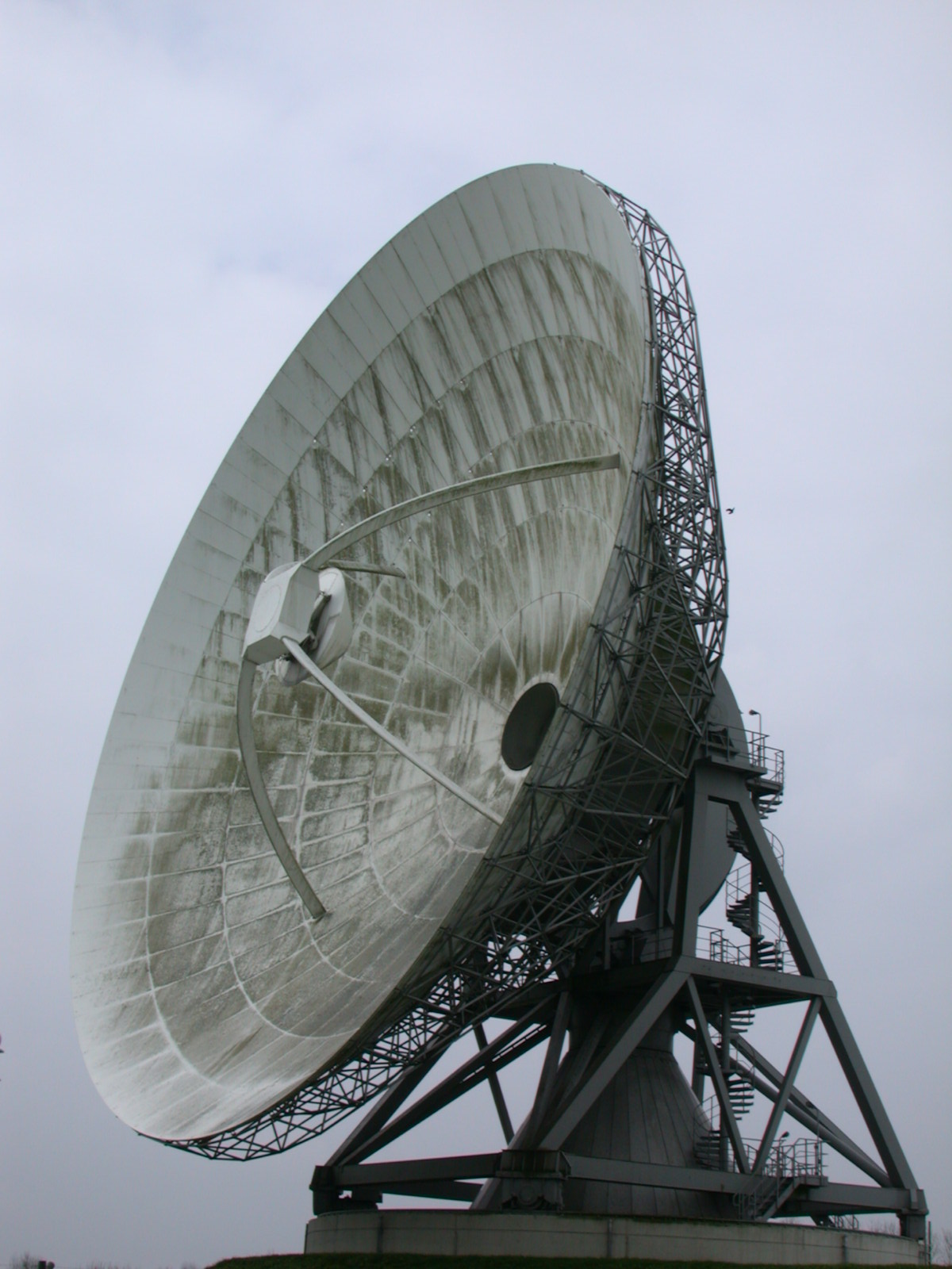 communication sattelite dish sattelitedish spygear telecommunication mechanics telescope 3/4