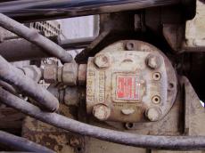 typo typography danfoss d a n f o s modern mechanic metal hoses rubber dirt hydraulic engine m t r h y a u l i c bolts nuts imbus rust paint beige red logo circle