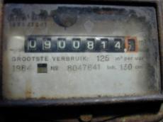 gas meter numbers counter insanely blurry image i wonder how this made the final cd...