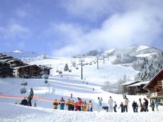 snow wintersports nature landscapes slope slopes skilift cabinlift people ski skiing chalet chalets house houses hill winter valmorel white