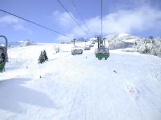 wintersports winter snow slope slopes piste white ski skiing skilift nature landscapes cabin cabins mountain mountains trees firtrees cable