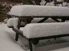 paul objects snow bench picknicktable winter garden
