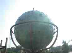 objects globe moonglobe moon planet attraction funfair crater sphere craters slagharen
