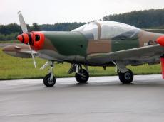 propellor airplane aeroplane plane prop militairy camouflage trainer cessna cockpit