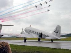vehicles air dakota formation flying dutchman klm dutch airshow