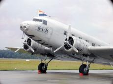 airplane plane oldtimer classic dakota klm royal dutch airlaines airpliner passanger rotors engines