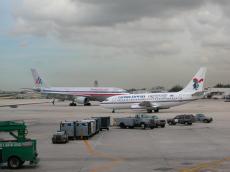 jacco airport cayman airways american plane planes 737 aeroplanes airplanes aeroplane airplane