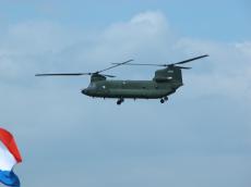 chinook support transport vehicle helicoptor rotors blades military airforce grey