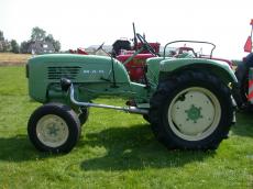 vehicles land tractor oldtimer side wheel circle circles tire tires man green