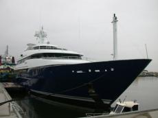 yacht luxury pleasure cruise boat ship fast bow stern millionaire millionaire's