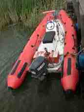 motorboat speedboat red steering wheel outboard motor