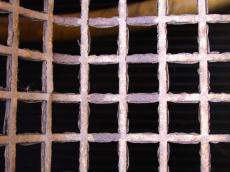 metal grate grating wire wires fence roster rusted corroded