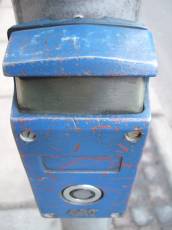 tabus button metal blue