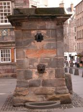 monument edinburgh bricks stone fountain