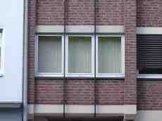 rigoletto house brick bricks wall windows drainpipe
