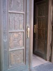 dario door doors wooden church carving carvings saints