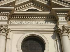 tabus walls ornamented roman pillar window triangle