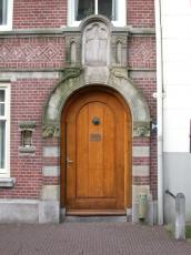 walls doors door entrance wood wooden bagijnhof begijnhof amsterdam arch fascade ornament ornaments ornamented protective