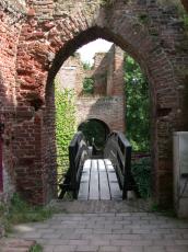 architecture exteriors brederode castle gate gateway arch portal footbridge bridge ruine