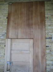 gallagher_lucas woods texture door doors barndoor padlock